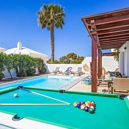 In Playa Blanca Sleeps 8 Includes Swimming Pool Air Con And Wifi 9 1 Playa Blanca (Lanzarote)